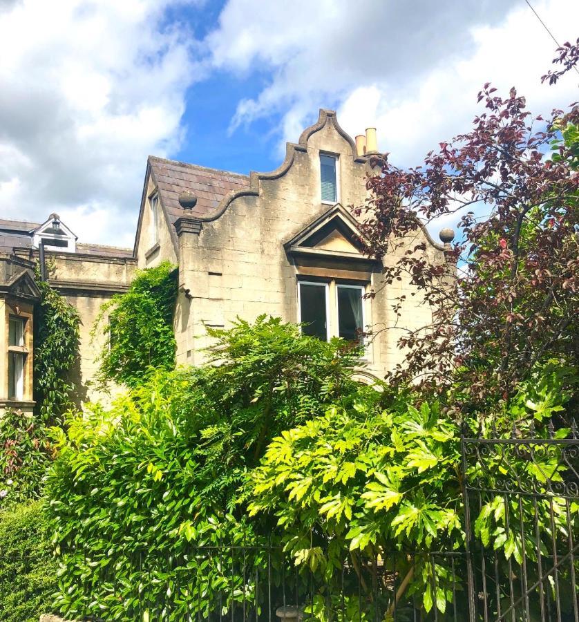 Lauras Townhouse Apartments Grand Garden Apartment Bath Exterior photo